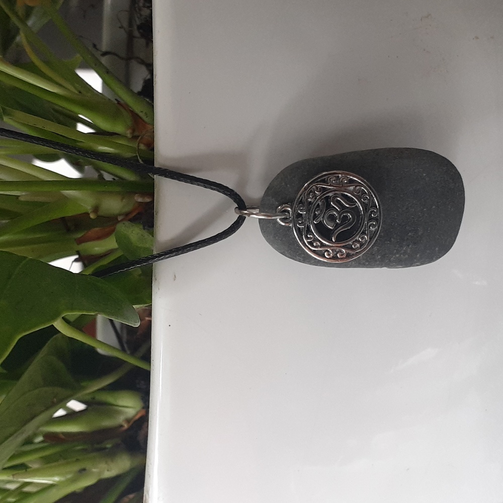 Om pendant adjustable